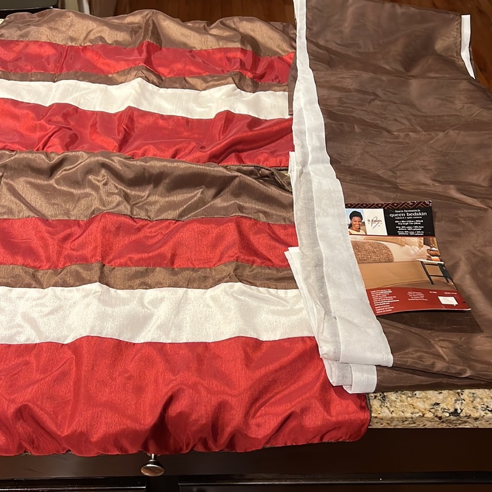 NEW Classic Q Bedskirt (60”x80”)+ 2 Pillow Shams (26”x20”) | Brown, Red, White | - Picture 2 of 6